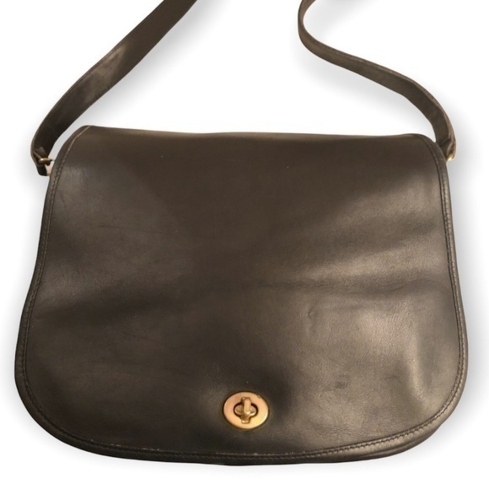 Coach vintage black leather large messenger flap turnlock bag